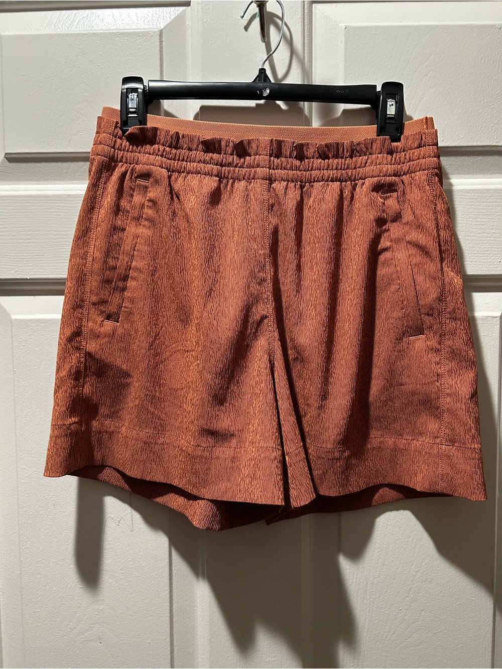 Athleta Women’s Echo Textured Elastic Waistband Shorts in Orange Rust Size 6